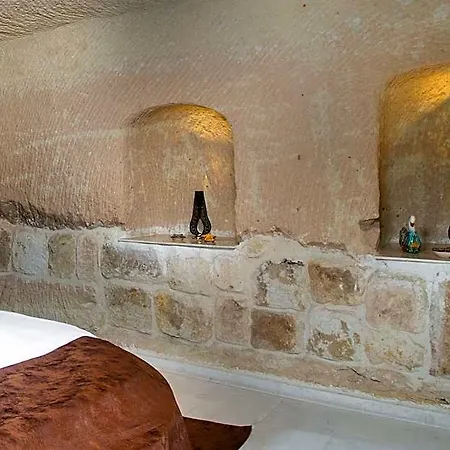 Romantic Cave 5*