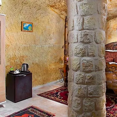 Romantic Cave 于尔居普
