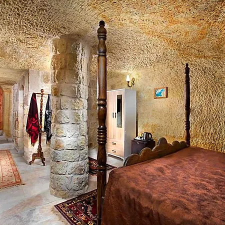 Romantic Cave 5*