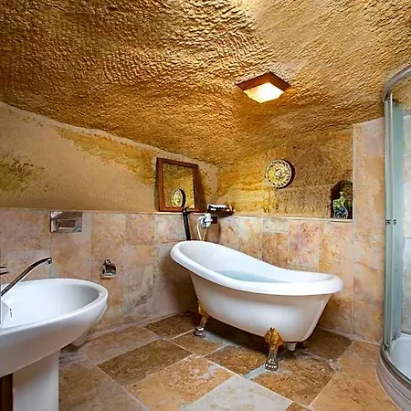 Romantic Cave 酒店 于尔居普